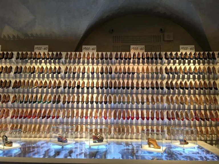Mur de chaussures Ferragamo